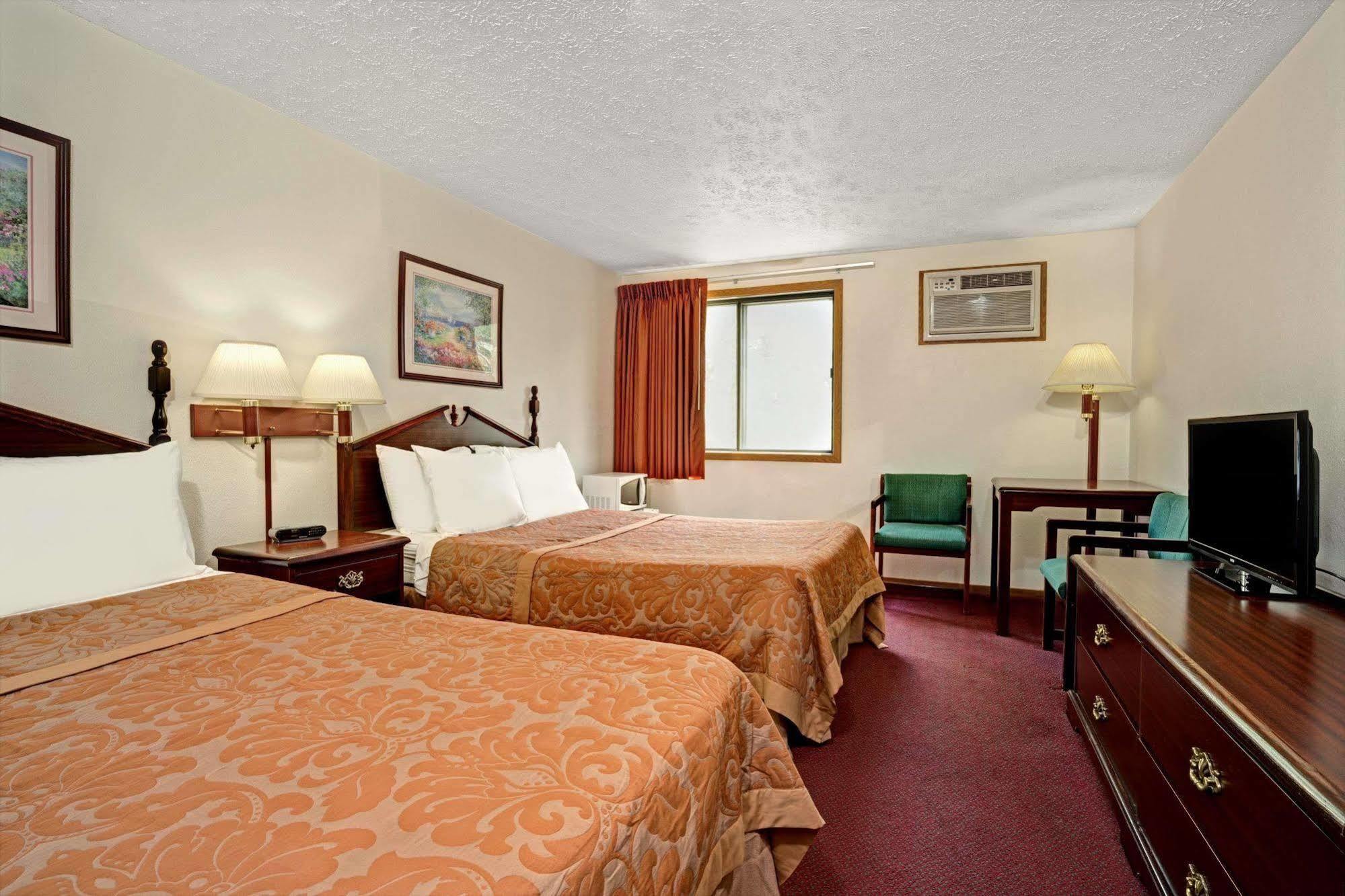 Super 8 By Wyndham Chaska Hotell Exteriör bild